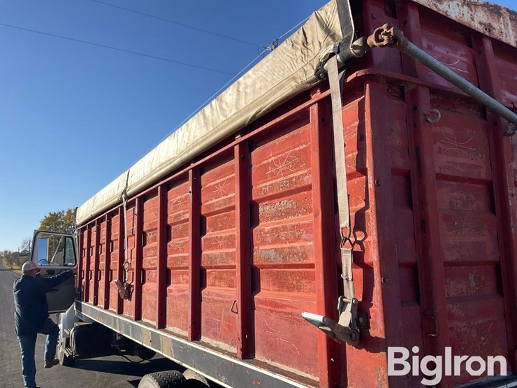 international-4700-image-13