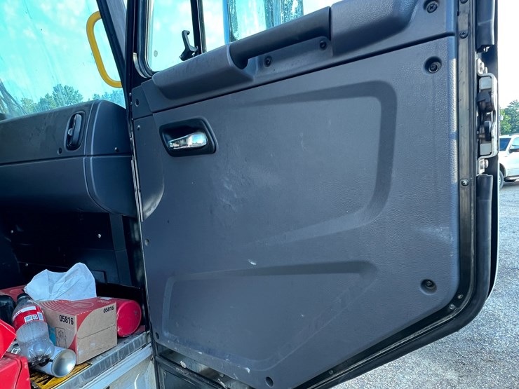 peterbilt-520-image-65