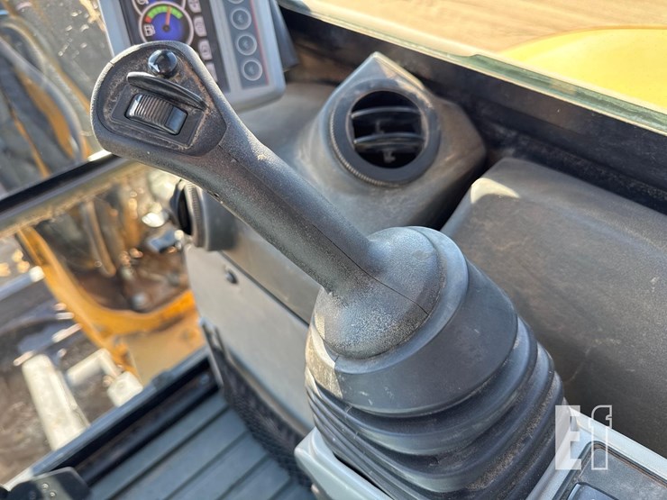 2019-caterpillar-305.5e2-cr-image-27