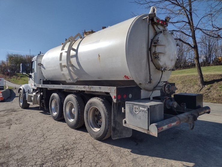 peterbilt-567-image-45