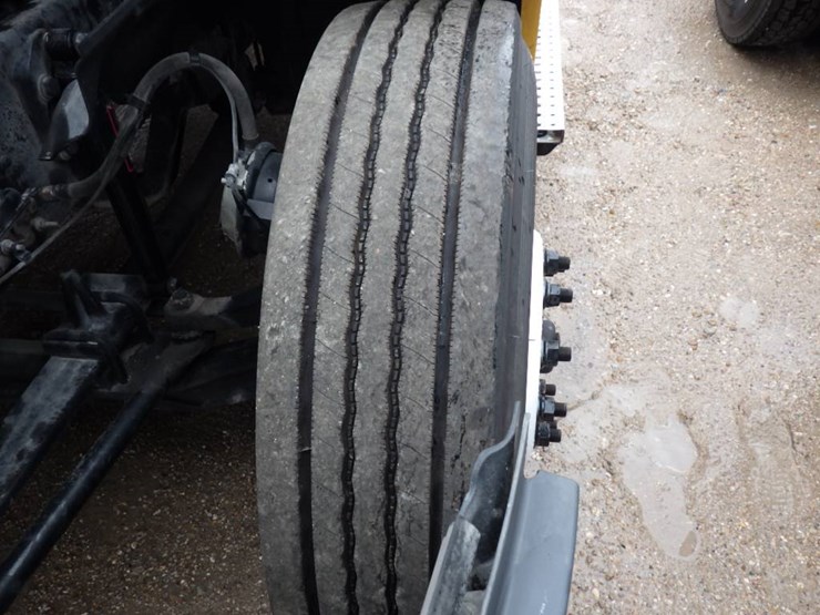 2019-freightliner-cascadia-126-image-24