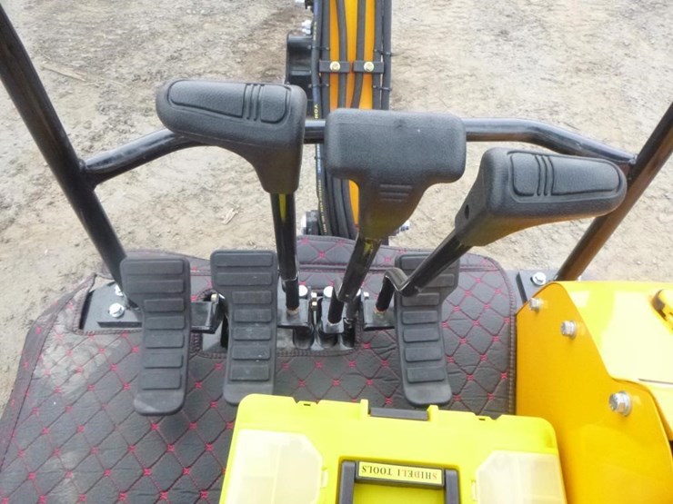 2025-vicsec-vc15p-hydraulic-excavator-image-21