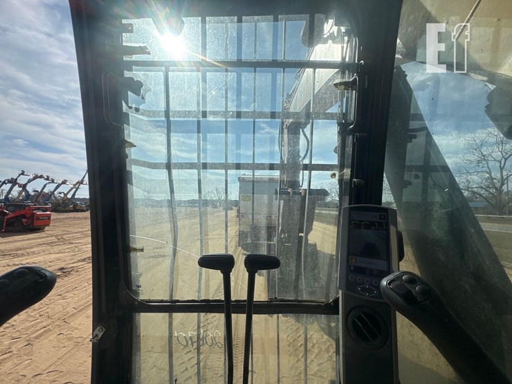 2019-caterpillar-326fl-image-29