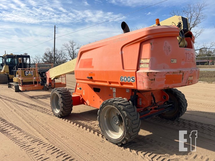 2018-jlg-600s-image-2