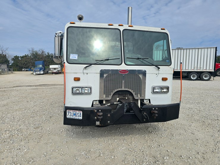 2003-peterbilt-320-image-37