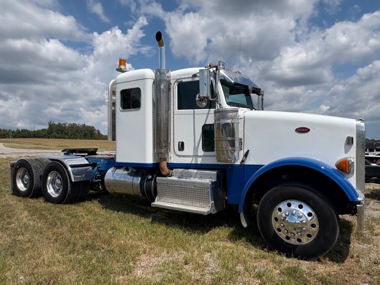 peterbilt-367-image-3
