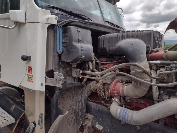 freightliner-122sd-image-25