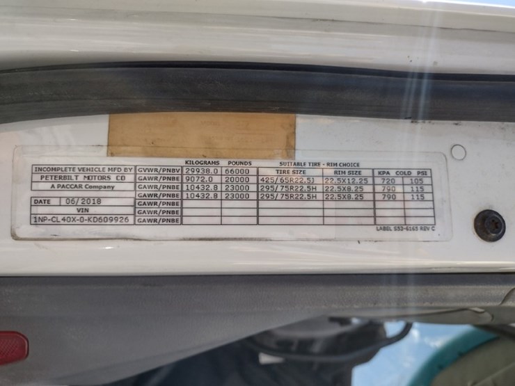 peterbilt-567-image-6