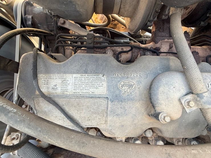 mack-r686st-image-25