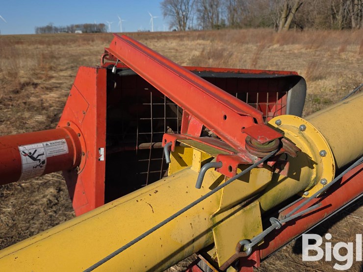 westfield-1060-auger-w/swing-hopper-image-18