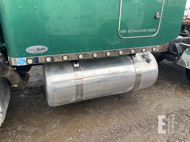 2009-peterbilt-386-image-11