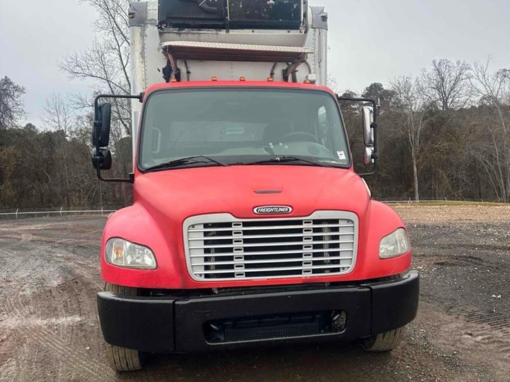 2016-freightliner-business-class-m2-106-image-27