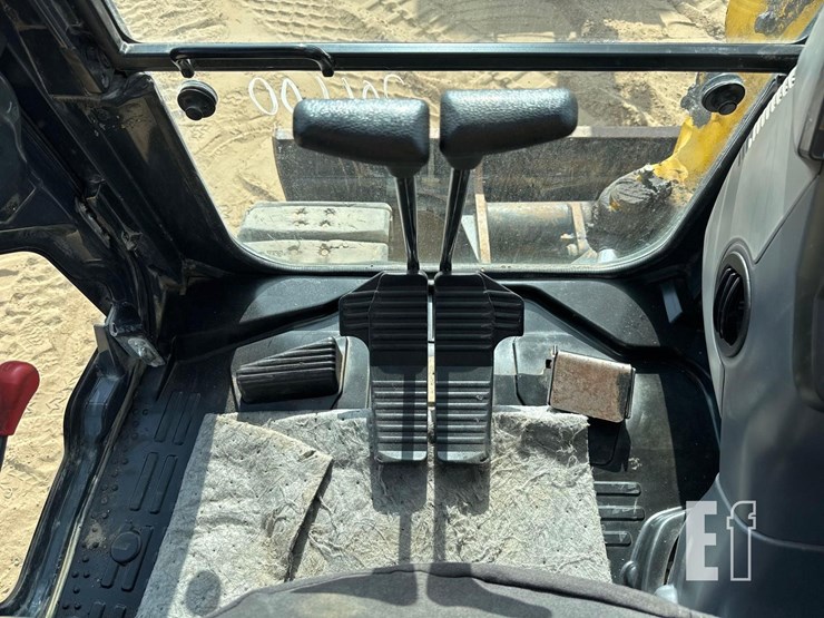 komatsu-pc88mr-10-image-33