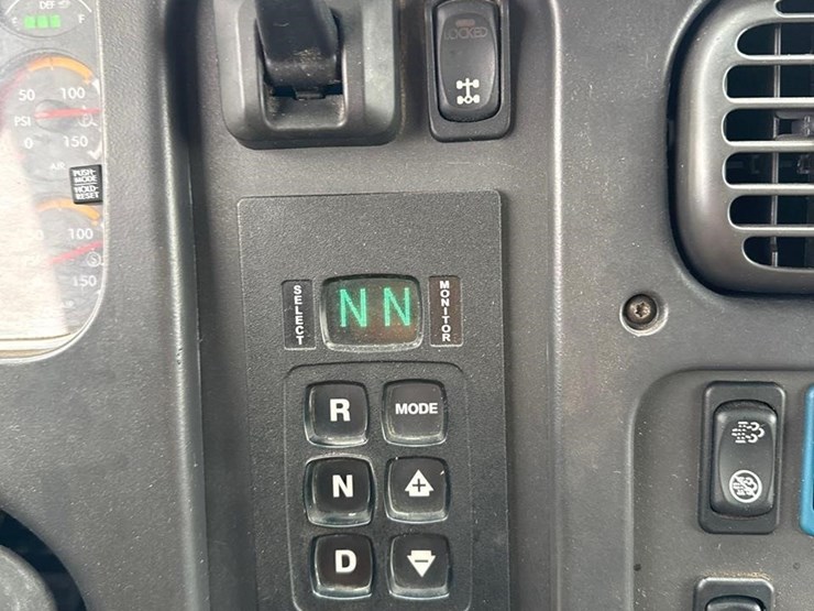 freightliner-business-class-m2-106-image-18