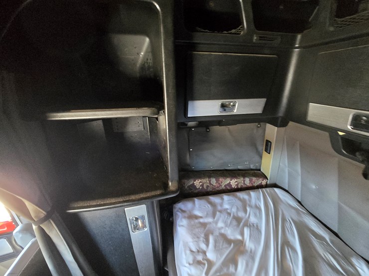 2005-peterbilt-379-image-104