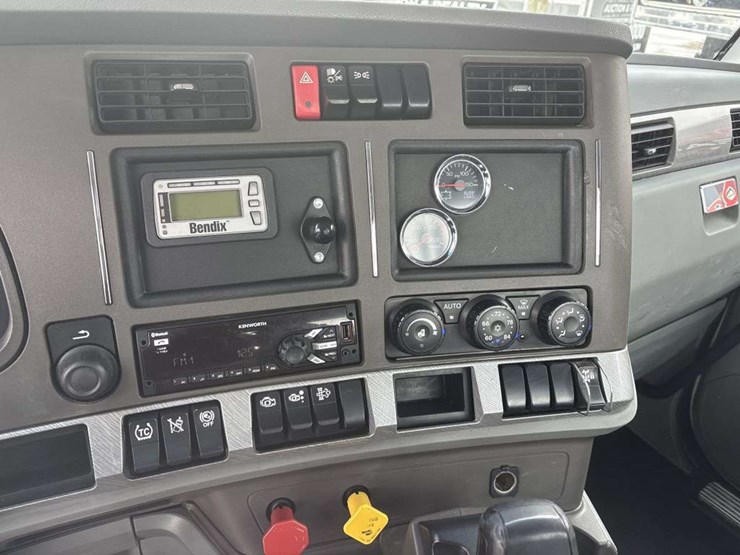 2018-kenworth-t680-image-21
