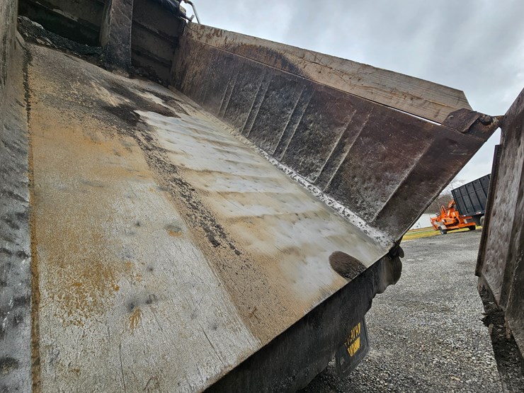 freightliner-columbia-120-image-48