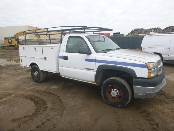 2004-chevrolet-2500-image-2