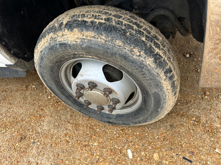 2017-chevrolet-3500hd-image-29