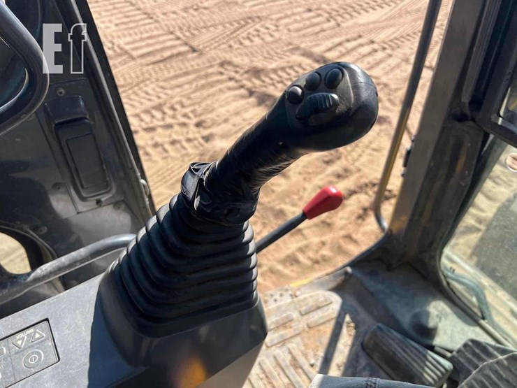 2014-komatsu-pc138us-10-image-41