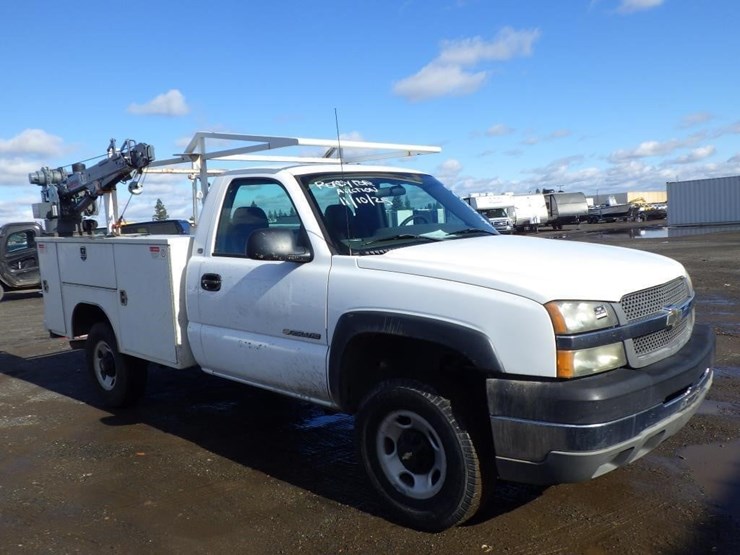 2004-chevrolet-2500hd-image-2