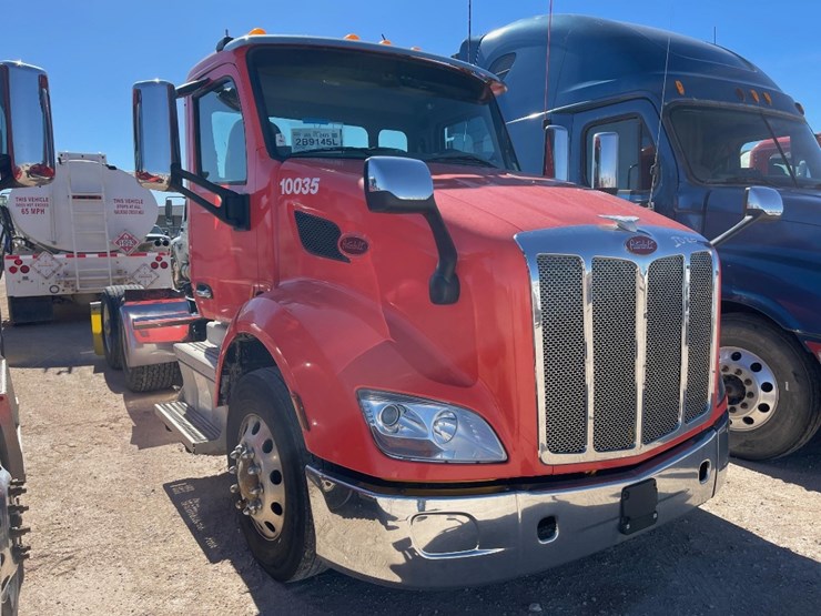 2019-peterbuilt-579-daycab-image-2