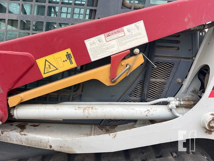 2019-takeuchi-tl8-image-22