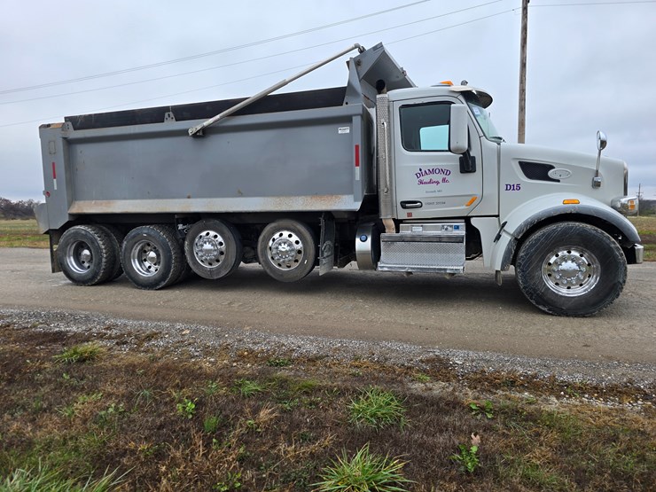 2020-peterbilt-567-image-42