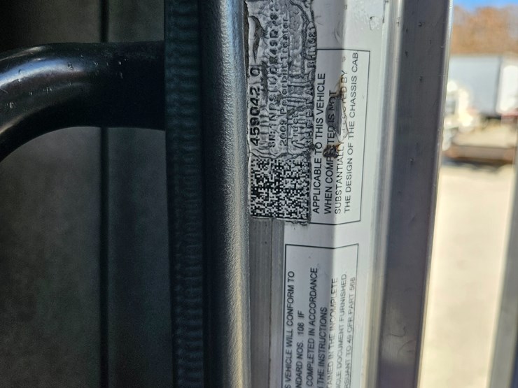 2009-peterbilt-365-image-68