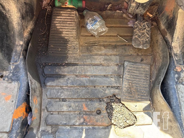 2019-caterpillar-226d-image-28