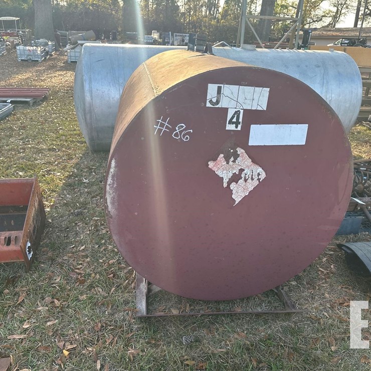500 GALLON FUEL TANK ON SKID