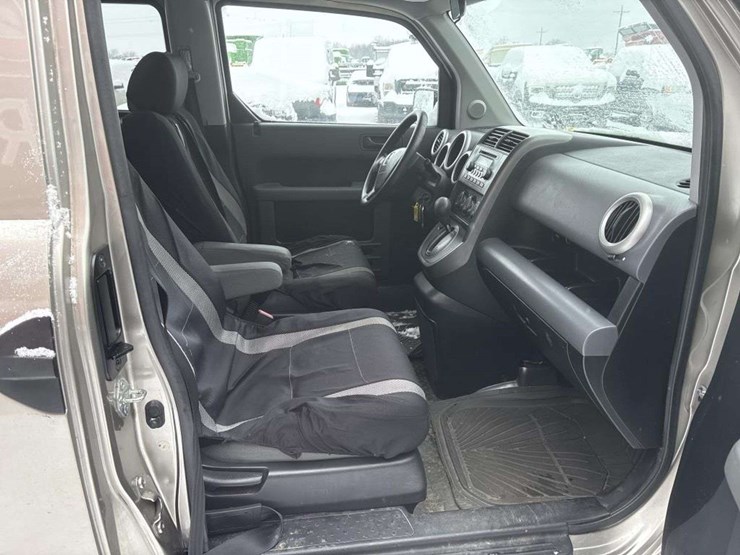 2004-honda-element-image-18