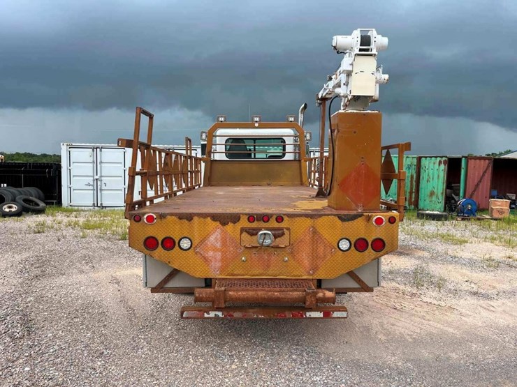 2012-peterbilt-337-image-18