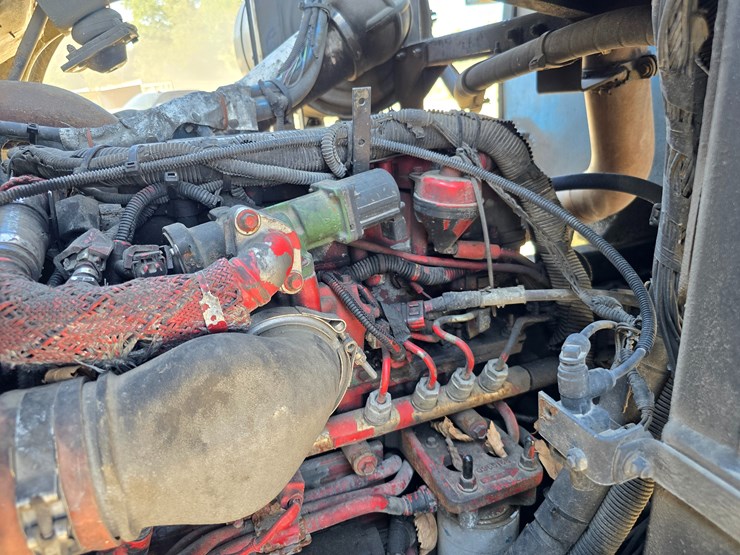 2013-peterbilt-320-image-73