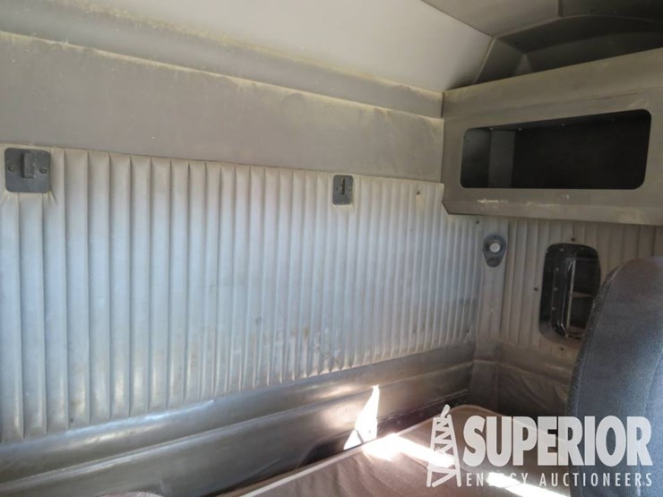 2009-kenworth-t800-image-12