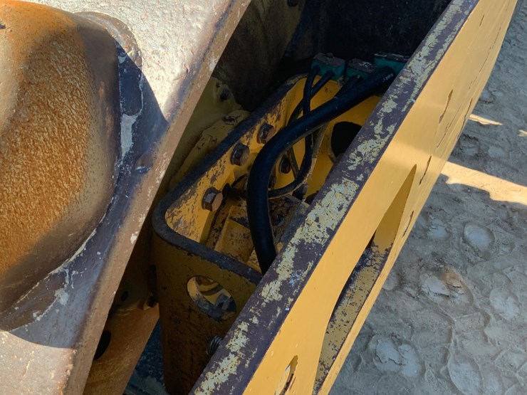 caterpillar-cp-563e-image-18