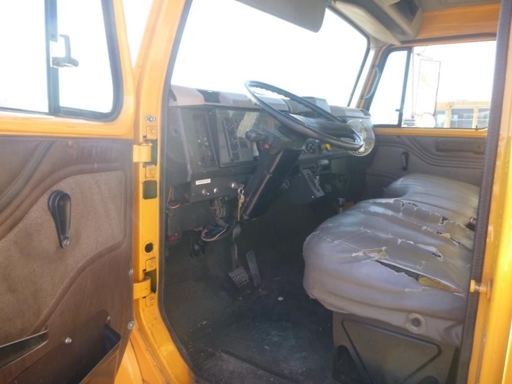2001-international-4700-image-9