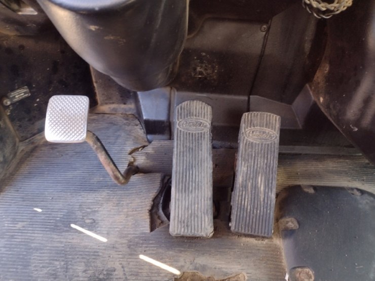 peterbilt-335-image-11