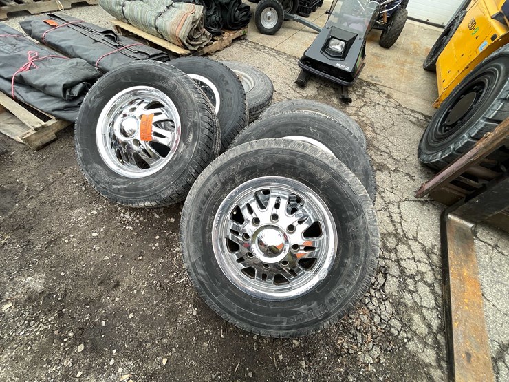 #6103-•-weld-racing-16"-aluminum-dually-rims,-with-steel-inner-rims-and-michelin-tires-(door-04)-image-2