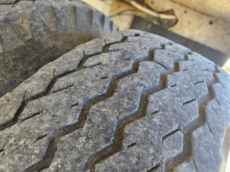 #3272-•-1983-presvac-systems-sewer-vac-image-39