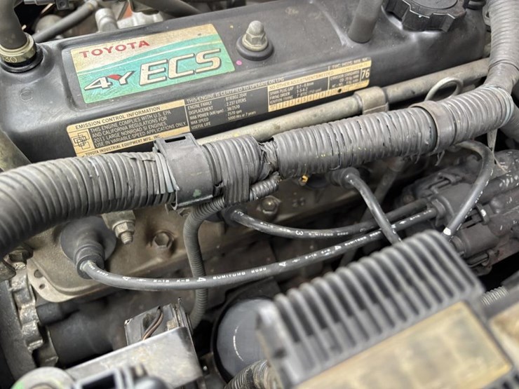 2011-toyota-8fgcu30-image-37