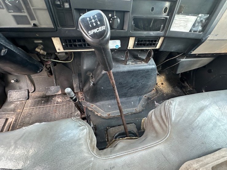 1994-international-4700-image-32