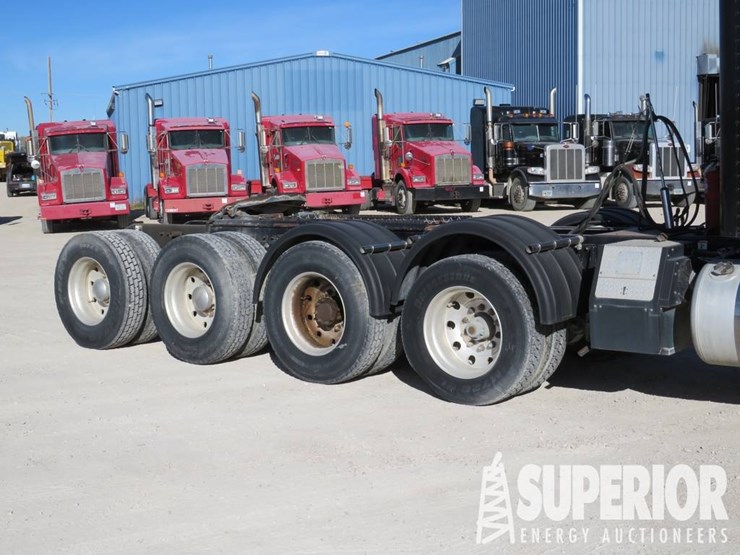 peterbilt-388-image-9