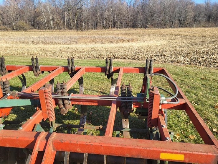 brillion-9-shank-soil-saver-image-33