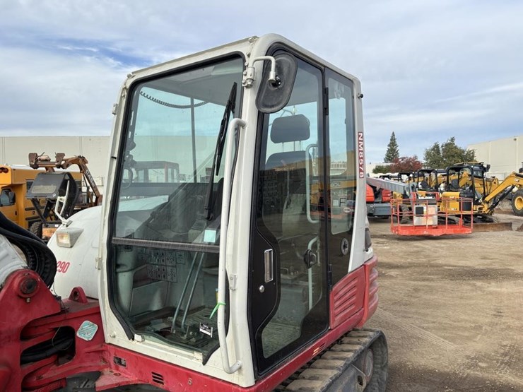 2014-takeuchi-tb290-image-27