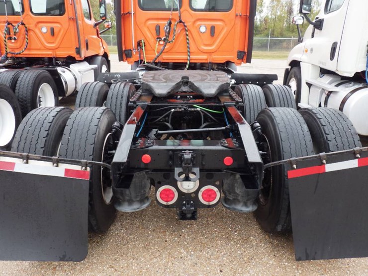 freightliner-cascadia-116-image-10