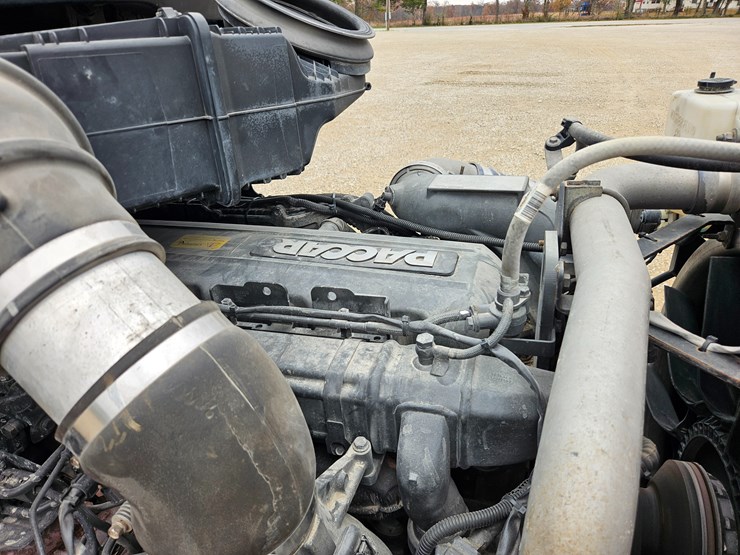 peterbilt-579-image-46