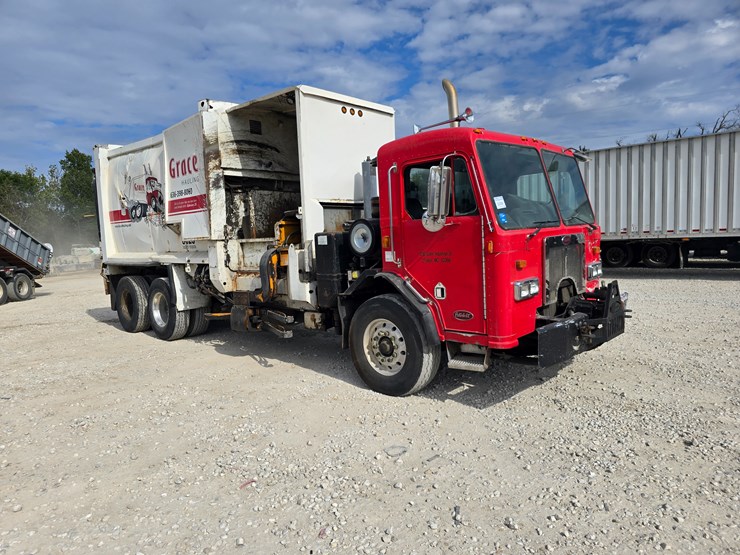 2005-peterbilt-320-image-27