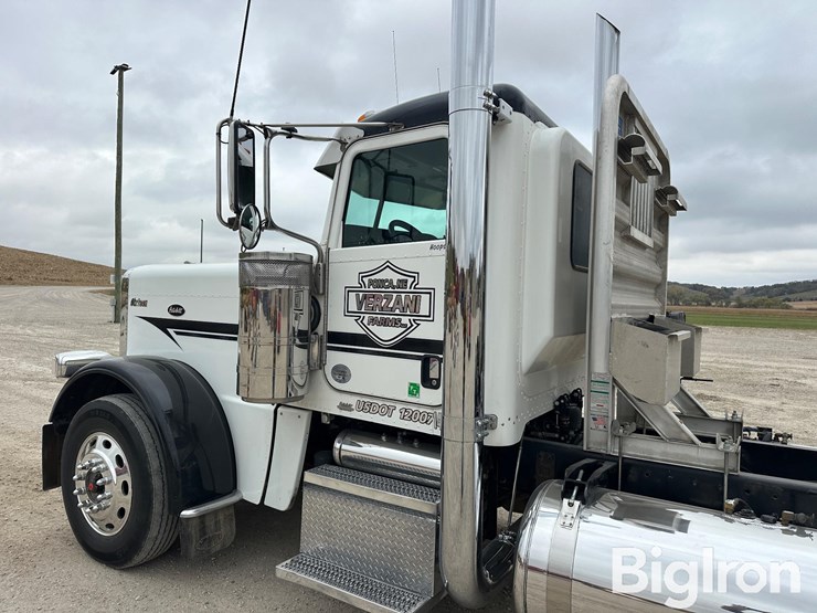 2016-peterbilt-389-image-13