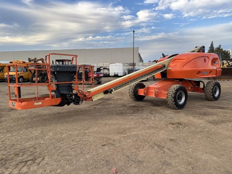 2013-jlg-400s-image-1